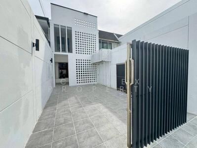 ขาย - Khlong Tan Niwet Village : หมู่บ้านคลองตันนิเวศน์, กรุงเทพ