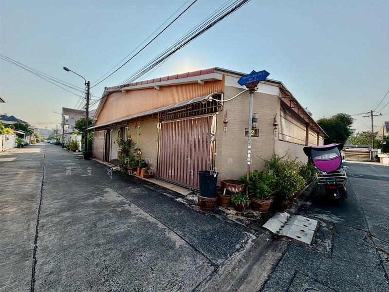 Otthit 1, Bangkok, Lat Phrao Wang Hin Road, Lat Phrao, Lat Phrao, Bangkok, 3 Bedrooms, 250 sqm, Single Detached House For Sale, by คุณ วนิดา ศิริสุขชัยวุฒิ (ดา), 500106910 - DDproperty.com