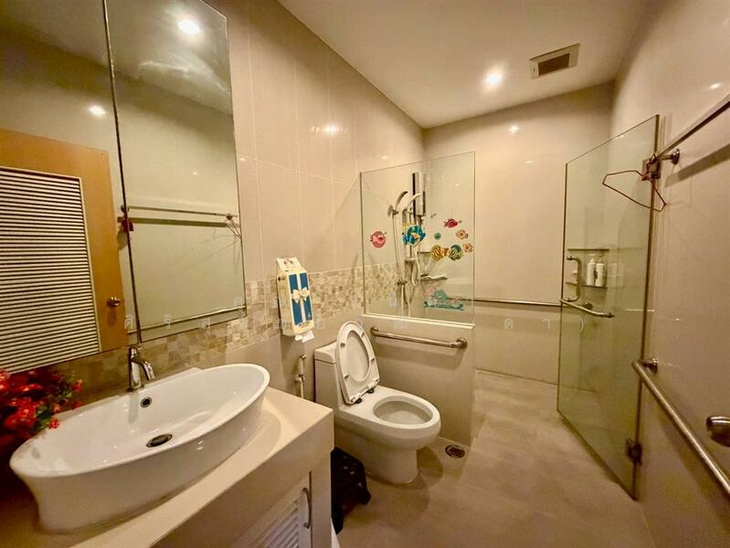 Otthit 1, Bangkok, Lat Phrao Wang Hin Road, Lat Phrao, Lat Phrao, Bangkok, 3 Bedrooms, 250 sqm, Single Detached House For Sale, by คุณ วนิดา ศิริสุขชัยวุฒิ (ดา), 500106910 - DDproperty.com