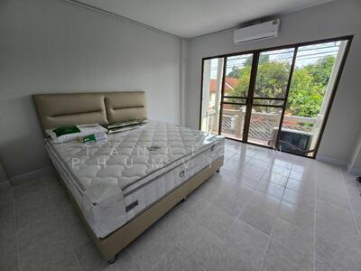 ขาย - ทาวน์เฮ้าส์ 4-ห้องนอน, กรุงเทพ