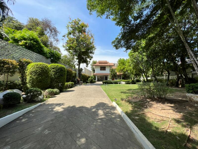 House with Private Pool Ekamai, Bangkok, Khong Tan, Khlong Toei, Bangkok, 4 Bedrooms, 500 sqm, Single Detached House For Rent, by Khun Nita, 500107828 - DDproperty.com