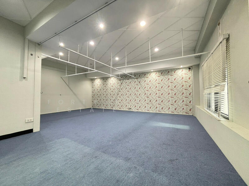 ให้เช่า - ให้เช่า อาคารพาณิชย์ ทำเลดีมาก ตรงข้ามมหาลัยฯ ธุรกิจบัณฑิตย์, กรุงเทพ