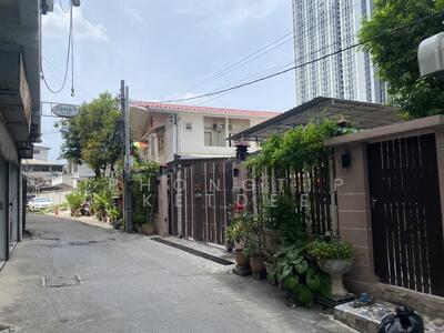 ขาย - พระราม4 ซอย5 เข้าซอย20เมตร ที่ดิน 107 ตรว.+สิ่งปลูกสร้าง, กรุงเทพ