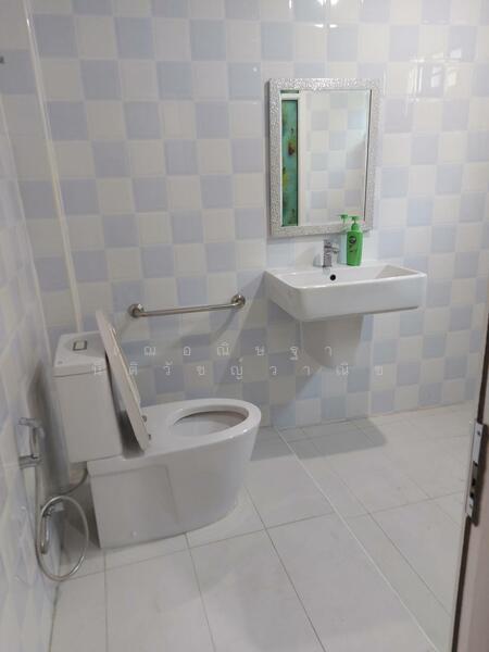 ให้เช่า - ให้เช่าตึกลาดพร้าว ใกล้เซ็นทรัลอีสต์วิลล์ ตึก2ชั้น 4นอน 1น้ำ 1ห้องโถงใหญ่ ทำเลดีมาก, กรุงเทพ