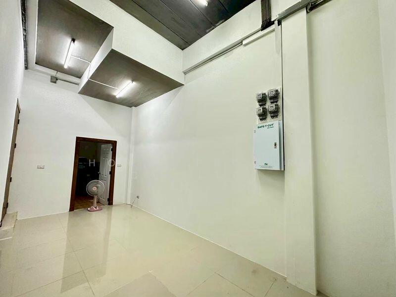 ให้เช่า - ให้เช่าออฟฟิศ ใกล้ห้างแม็กแวลู่ ศรีราชา, ชลบุรี