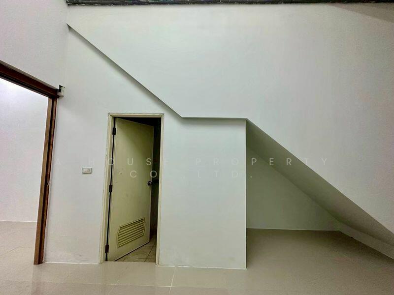 ให้เช่า - ให้เช่าออฟฟิศ ใกล้ห้างแม็กแวลู่ ศรีราชา, ชลบุรี