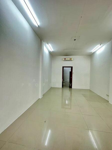 ให้เช่า - ให้เช่าออฟฟิศ ใกล้ห้างแม็กแวลู่ ศรีราชา, ชลบุรี