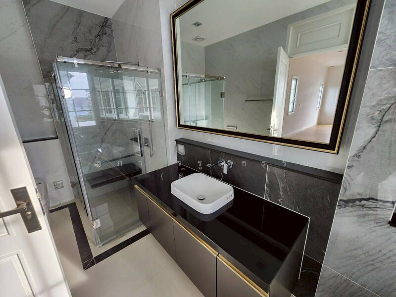 The Grand Pinklao, Bangkok, 594 Borommaratchachonnani Road, Sala Thammasop, Thawi Watthana, Bangkok, 4 Bedrooms, 393 sqm, Single Detached House For Sale, by Wanlapa Charoonthum, 500109786 - DDproperty.com