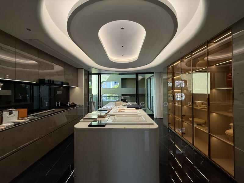 ให้เช่า - Luxury 3 storey shop at Phromphong, กรุงเทพ