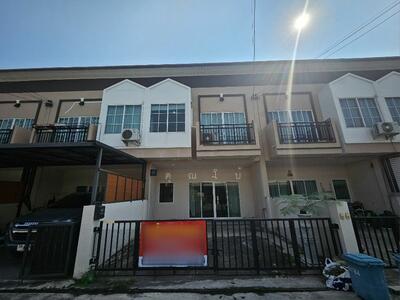 ขาย - หมู่บ้านลีฟวิ่ง ไพร์ม ทาวน์โฮม 2 ชั้น ที่ให้ความรู้สึกเหมือนบ้านเดี่ยว ตกแต่งใหม่ทั้งหลัง, ปทุมธานี