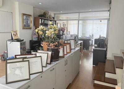 ขาย - ทาวน์เฮ้าส์ 5-ห้องนอน, กรุงเทพ