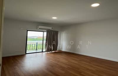 ขาย - ทาวน์เฮ้าส์ 3-ห้องนอน, กรุงเทพ