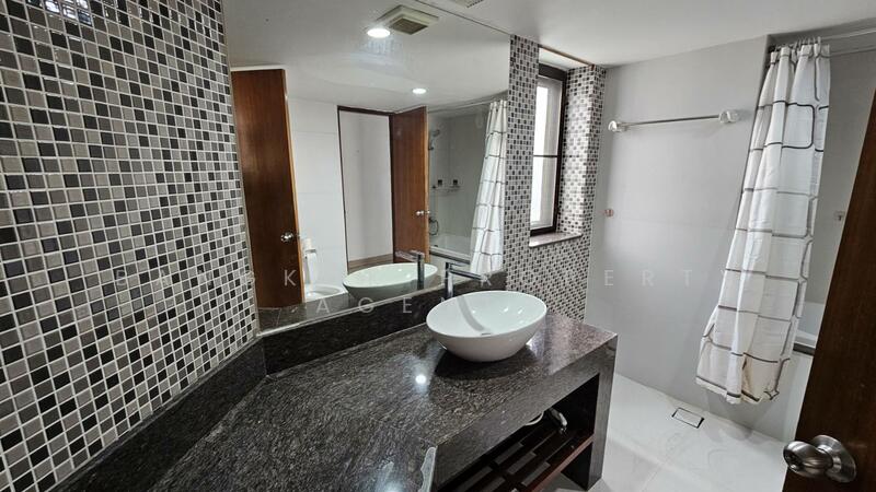 Baan Suanpetch, Bangkok, 18 Soi Sukhumvit 39, Khlong Tan Nua, Watthana, Bangkok, 2 Bedrooms, 135 sqm, Condo For Rent, by BANGKOK PROPERTY AGENTS, 500112724 - DDproperty.com