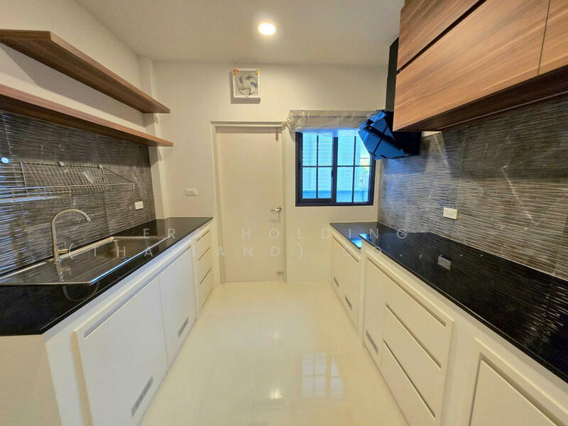 Centro Bangna : เซนโทร บางนา, สมุทรปราการ, 111 ซอย3, บางแก้ว, บางพลี, สมุทรปราการ, 300 ตร.ม., บ้านเดี่ยว ให้เช่า, โดย ERA Holding (Thailand) Co., Ltd., 500112742 - DDproperty.com