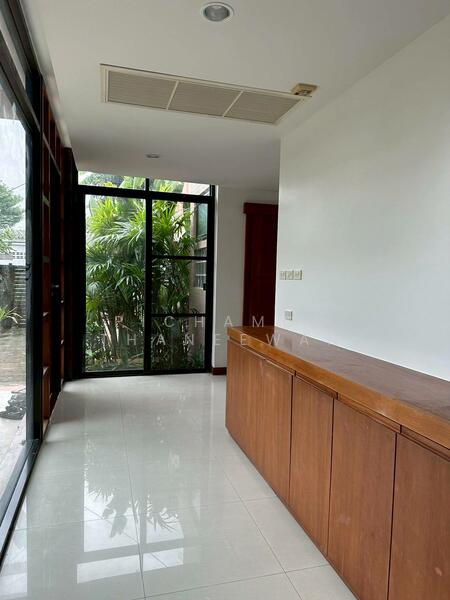 4-BR House, Bangkok, Khlong Tan Nua, Watthana, Bangkok, 4 Bedrooms, 700 sqm, Single Detached House For Rent, by Pichamon Thaneewan, 500112866 - DDproperty.com