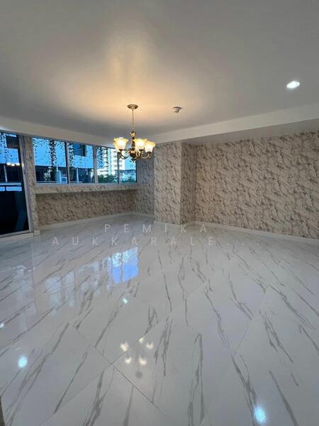 Supalai Place Sukhumvit 39, Bangkok, 175-179 Soi Sukhumvit 39 Sukhumvit Road, Khlong Tan Nua, Watthana, Bangkok, 4 Bedrooms, 219 sqm, Condo For Sale, by Pemika Aukkaraleekul, 500114051 - DDproperty.com