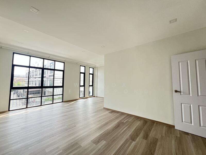 For Sale - Eternity Town Primrose Vacharaphol, Bangkok