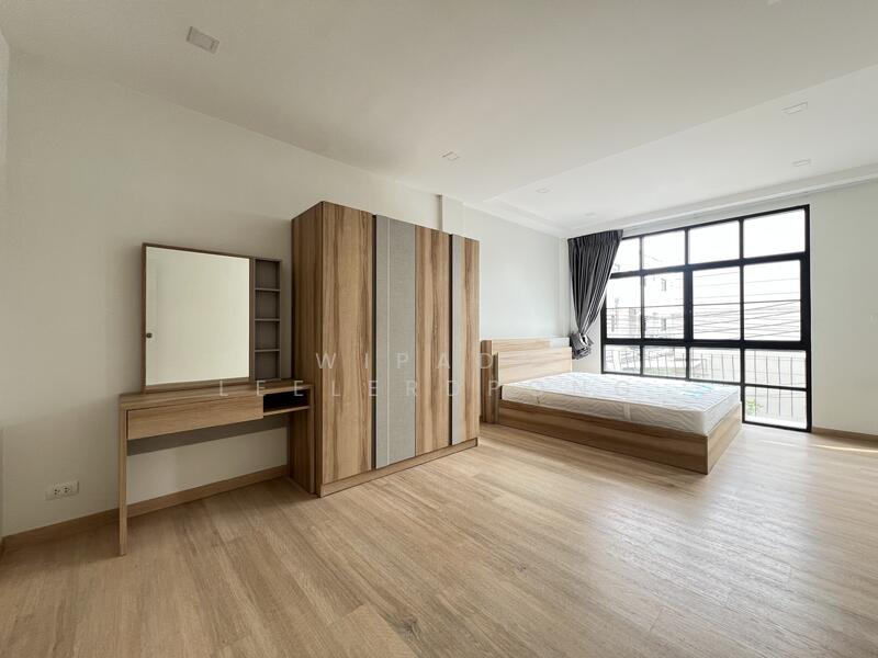 ขาย - Eternity Town Primrose Vacharaphol : อิเธอร์นิตี้ ทาวน์ พริมโรส วัชรพล, กรุงเทพ