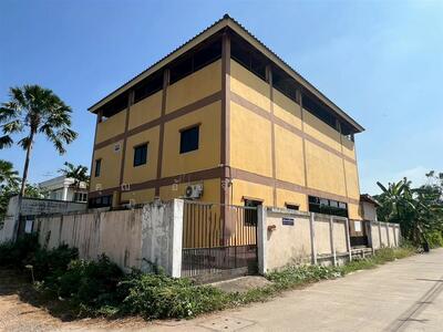 ขาย - ที่ดิน + สิ่งปลูกสร้าง 2 ชั้น 88.5 ตร.ว. ซอยคลองสี่ ซอย8 ถนนคลองหลวง, ปทุมธานี