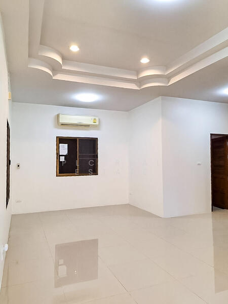 Large Detached House 3 bedrooms for Sale in South Pattaya, Chon Buri (Pattaya), Bang Lamung, Bang Lamung (Pattaya), Chon Buri (Pattaya), 3 Bedrooms, 300 sqm, Single Detached House For Sale, by PLC Real Estate, 500115357 - DDproperty.com