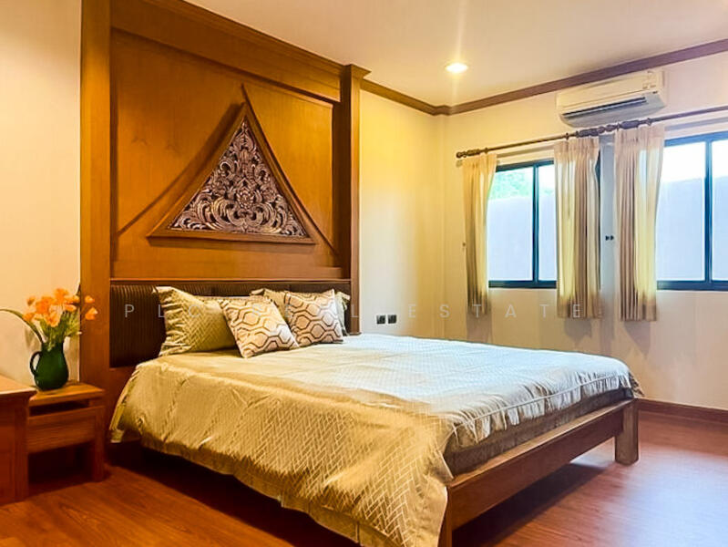 ขายบ้านเดี่ยวสไตล์ไทยโมเดิร์น 3 ห้องนอน พร้อมสระว่ายน้ำส่วนตัว ในเขตห้วยใหญ่, ชลบุรี, บางละมุง, บางละมุง, ชลบุรี, 180 ตร.ม., บ้านเดี่ยว ขาย, โดย PLC Real Estate, 500115404 - DDproperty.com