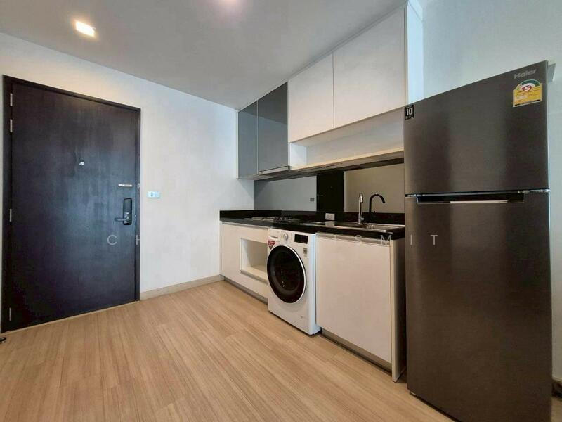 Sky Walk Residences, Bangkok, 1599 Sukhumvit Road, Phra Kanong Nua, Watthana, Bangkok, 2 Bedrooms, 60 sqm, Condo For Rent, by Chavis Laismit, 500115644 - DDproperty.com