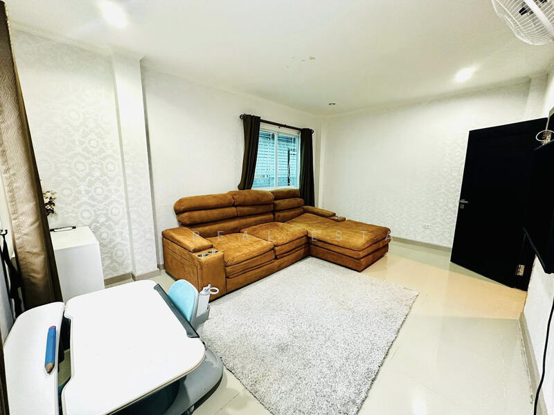 Urgent Sale Detached House 4 Bedrooms East Pattaya, Chon Buri (Pattaya), Bang Lamung, Bang Lamung (Pattaya), Chon Buri (Pattaya), 4 Bedrooms, 277 sqm, Single Detached House For Sale, by PLC Real Estate, 500115855 - DDproperty.com