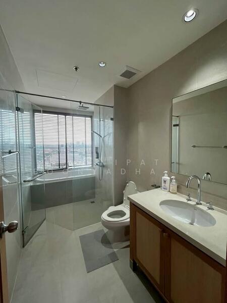 The Emporio Place, Bangkok, 93 Soi Sukhumvit 24, Sukhumvit Road, Khong Tan, Khlong Toei, Bangkok, 1 Bedroom, 65 sqm, Condo For Rent, by Kitnipat Boonyadhammakul, 500116298 - DDproperty.com