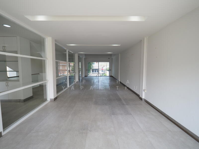 For Rent - Mixed Used Building on Sukhumvit 50, 500m from BTS Onnut, Bangkok