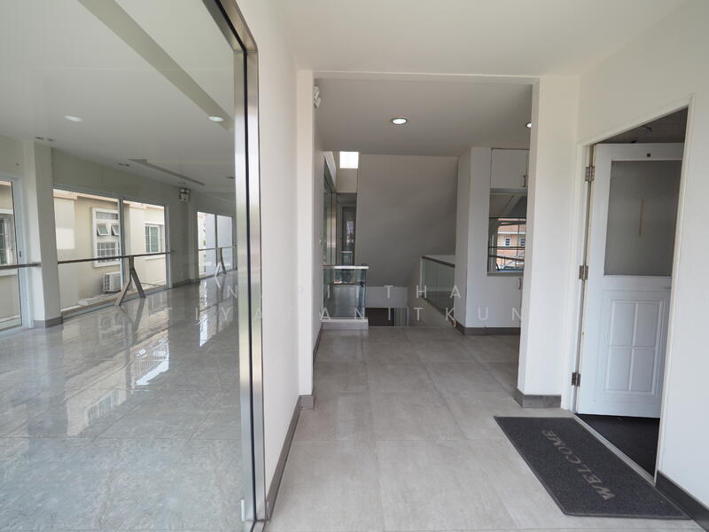 For Rent - Mixed Used Building on Sukhumvit 50, 500m from BTS Onnut, Bangkok