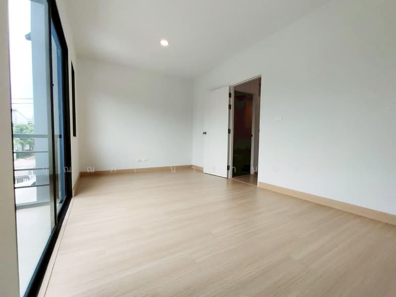 Baan Klang Muang Rama 9-On Nut, Bangkok, Bangkok-Chonburi New Road, Prawet, Bangkok, 3 Bedrooms, 145 sqm, Townhouse For Sale, by ปุณณภา นารานนทชัย, 500116694 - DDproperty.com