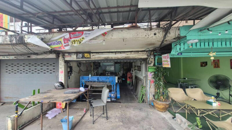 For Sale - อาคารพาณิชย์ ติดถนน กรุงเทพ - นนทบุรี ทำเลดี ใกล้ MRT แยกติวานนท์ ราคาถูกมาก, Nonthaburi