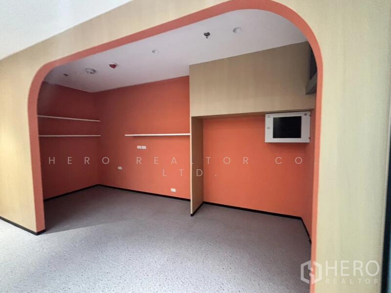For Rent Office Space Huai Khwang, Bangkok with meeting room & city views hre00117, Bangkok, 10310, Huai Khwang, Bangkok, , 137 sqm, Office Space For Rent, by Hero Realtor Co., Ltd., 500116745 - DDproperty.com