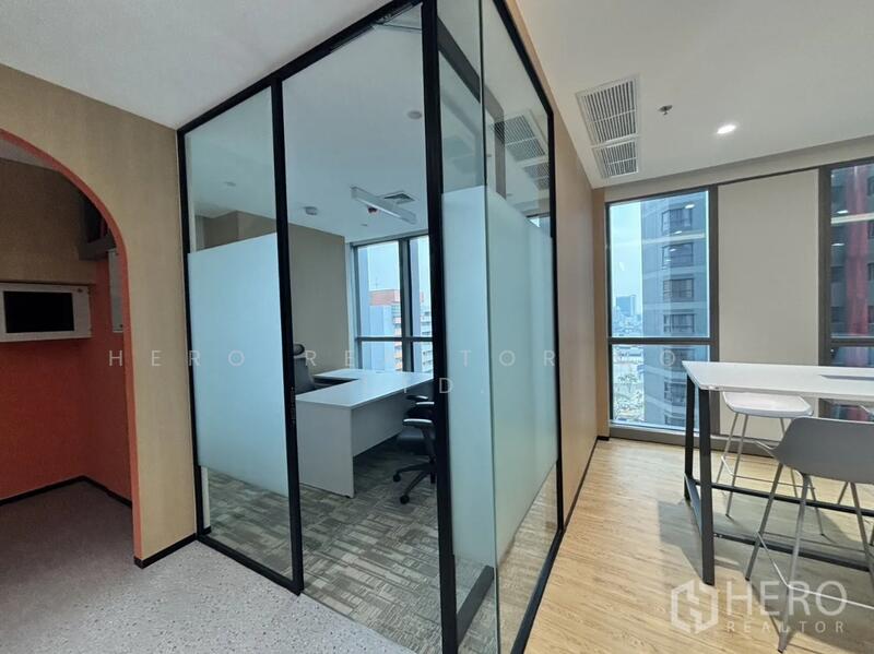 For Rent Office Space Huai Khwang, Bangkok with meeting room & city views hre00117, Bangkok, 10310, Huai Khwang, Bangkok, , 137 sqm, Office Space For Rent, by Hero Realtor Co., Ltd., 500116745 - DDproperty.com