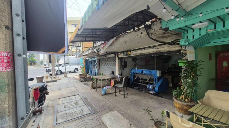 For Sale - อาคารพาณิชย์ ติดถนน กรุงเทพ - นนทบุรี ทำเลดี ใกล้ MRT วงศ์สว่าง ราคาถูกมาก, Nonthaburi