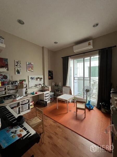 For Sale - For Sale or Rent 4 Bedroom Detached House in Bangkok Boulevard Rama 9 in Thap Chang bre21710, Bangkok