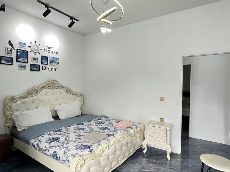 For Sale - 4 Storey Pool Villa for Sale Near Walking Street South Pattaya, Chon Buri (Pattaya)