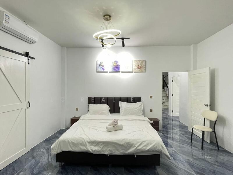 For Sale - 4 Storey Pool Villa for Sale Near Walking Street South Pattaya, Chon Buri (Pattaya)