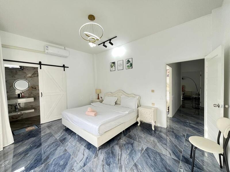 ขาย - ขายวิลล่า 4 ชั้นพร้อมสระว่ายน้ำ ใกล้วอล์คกิ้งสตรีท พัทยาใต้, ชลบุรี