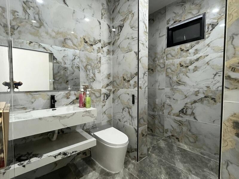 For Sale - 4 Storey Pool Villa for Sale Near Walking Street South Pattaya, Chon Buri (Pattaya)