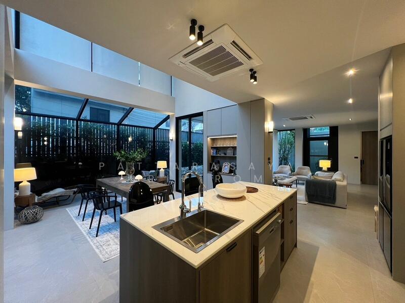 4-BR House, Bangkok, Phra Kanong Nua, Watthana, Bangkok, 4 Bedrooms, 486 sqm, Single Detached House For Sale, by Pattarasaya Sripirom, 500117224 - DDproperty.com