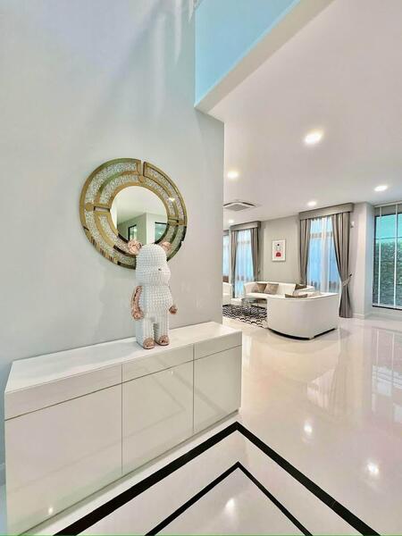 Nantawan Rama 9 - New Krungthepkreetha, Bangkok, Saphan Sung, Bangkok, 5 Bedrooms, 449 sqm, Single Detached House For Rent, by Kanyapuk Tinanop, 500117532 - DDproperty.com