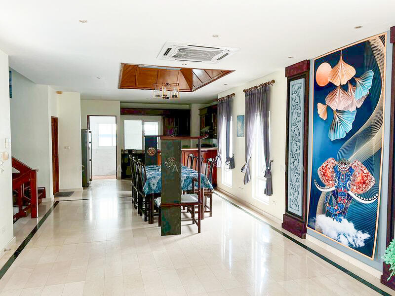 Luxury Private Pool Villa for Sale on Pratumnak Hill, Chon Buri (Pattaya), Nong Pru, Bang Lamung (Pattaya), Chon Buri (Pattaya), 5 Bedrooms, 400 sqm, Villa For Sale, by Chanya Rojana, 500118215 - DDproperty.com