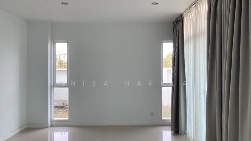 4-BR House, Bangkok, Saphan Sung, Saphan Sung, Bangkok, 4 Bedrooms, 220 sqm, Single Detached House For Sale, by Yanisa Nakklai, 500118373 - DDproperty.com