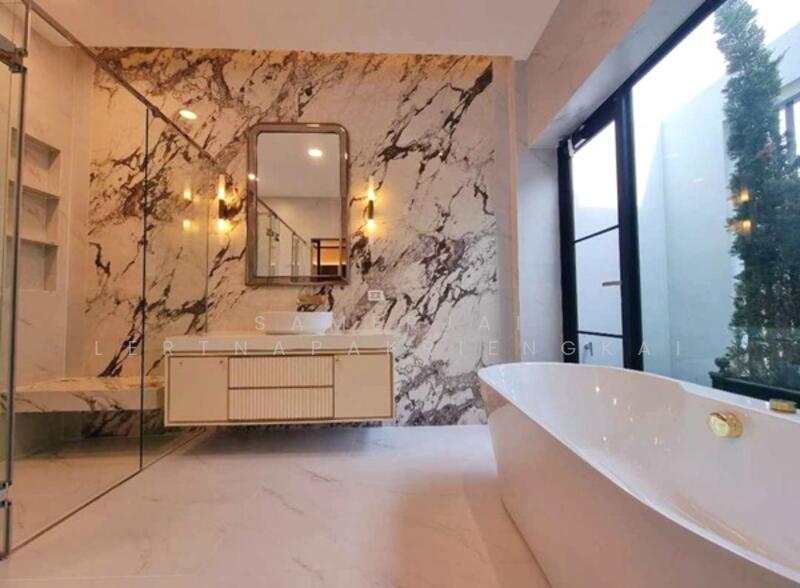 Nantawan Rama 9 - New Krungthepkreetha, Bangkok, Saphan Sung, Saphan Sung, Bangkok, 5 Bedrooms, 449 sqm, Single Detached House For Rent, by Samerjai Lertnapakriengkai, 500118753 - DDproperty.com