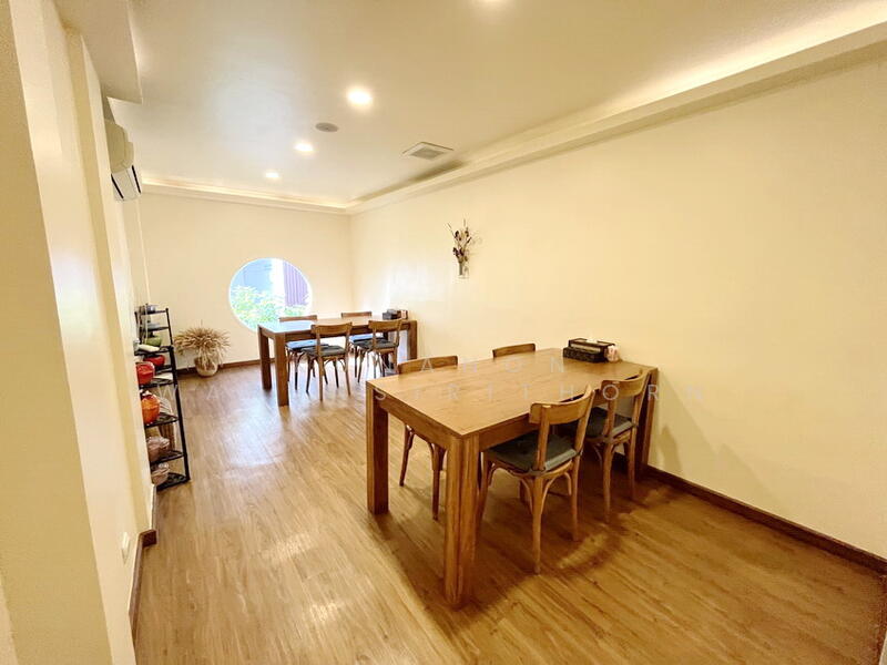 ให้เช่า - ให้เช่าบ้าน 3ชั้น 40ตรว. ซอยทองหล่อ, เหมาะทำ สปา, บ้านพัก Airbnb (081-434-9959), กรุงเทพ