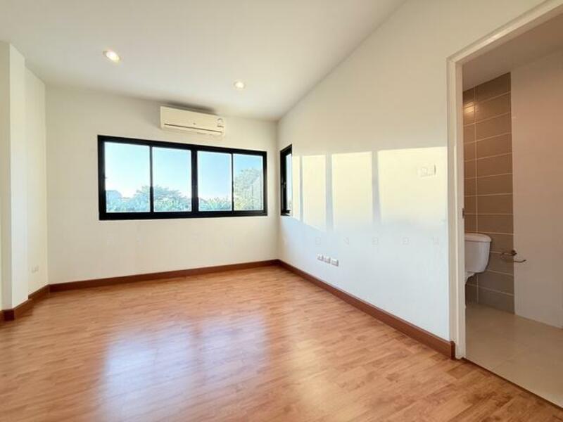 ขาย - ทาวน์โฮม เดอะ ไพรเว่ ฮาวส์ กระทุ่มแบน, สมุทรสาคร