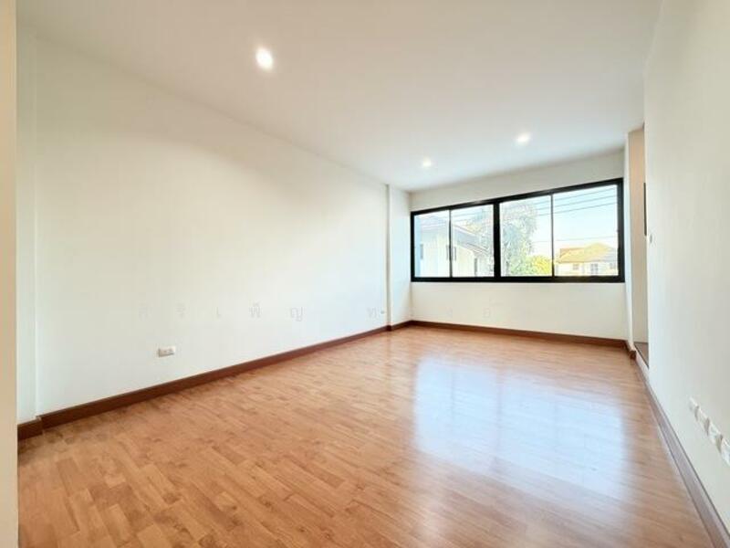 ขาย - ทาวน์โฮม เดอะ ไพรเว่ ฮาวส์ กระทุ่มแบน, สมุทรสาคร