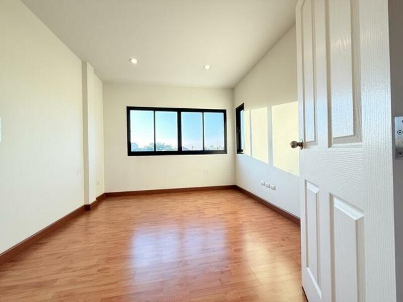 ขาย - ทาวน์โฮม เดอะ ไพรเว่ ฮาวส์ กระทุ่มแบน, สมุทรสาคร