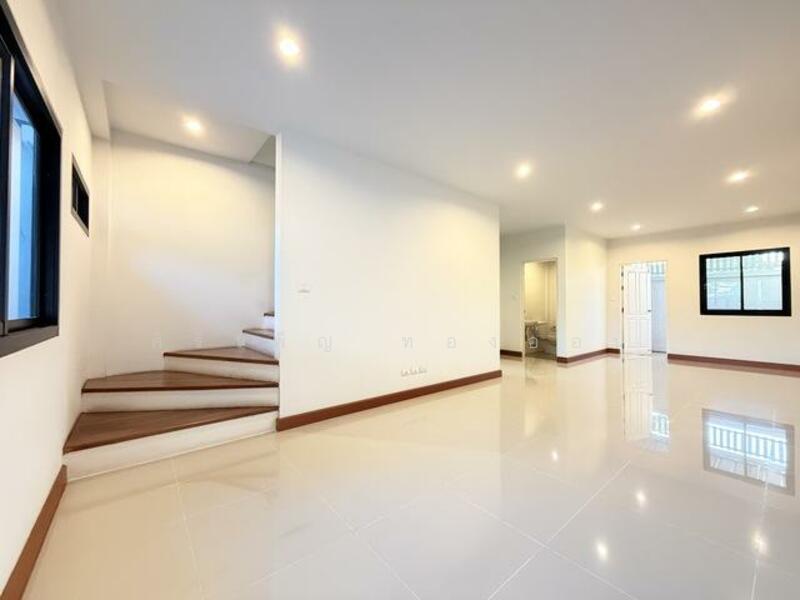 ขาย - ทาวน์โฮม เดอะ ไพรเว่ ฮาวส์ กระทุ่มแบน, สมุทรสาคร